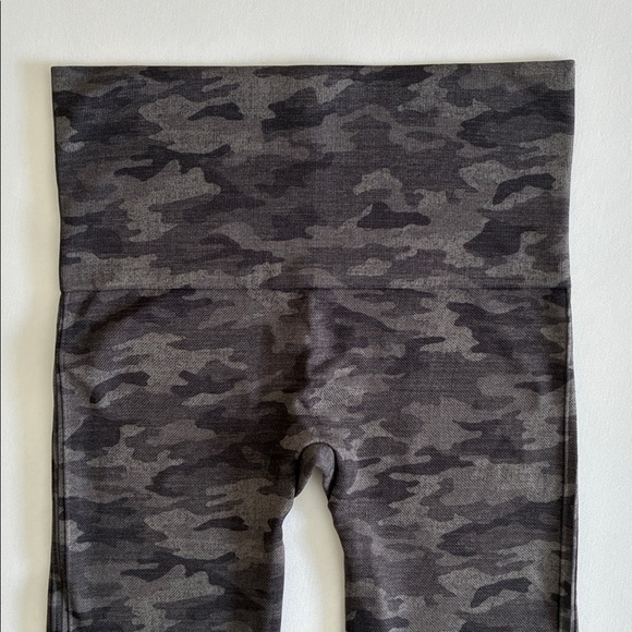 SPANX Pants - Spanx Leggings Women’s Medium Black Gray Camo Shapewear Tummy Control Activewear